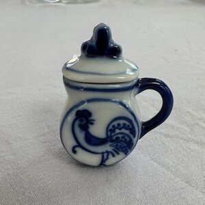 Miniature 2” Blue & White Ceramic Rooster w/lid made in USSR. Vintage